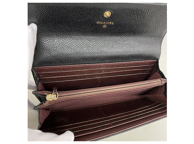 Cartera larga Chanel Matelassé en piel caviar negra - vista 3
