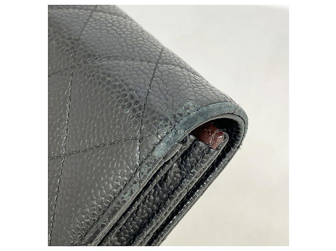 Cartera larga Chanel Matelassé en piel caviar negra - vista 6