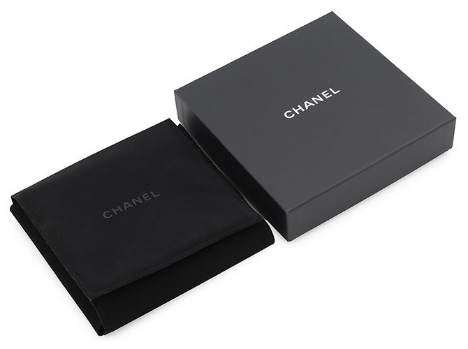 Colar choker Chanel em couro e metal - vista 10