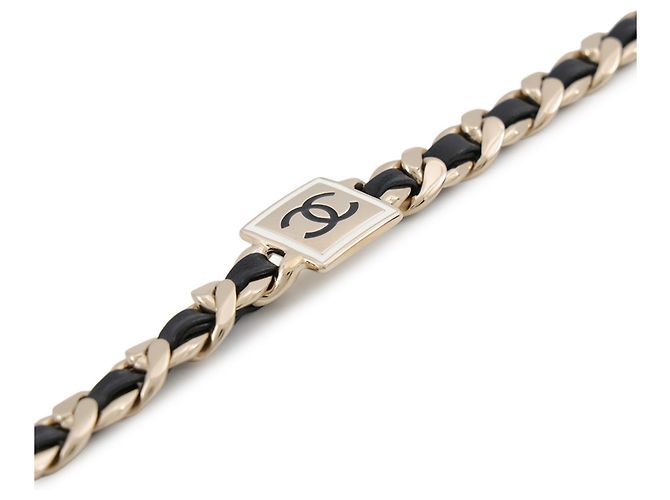 Colar choker Chanel em couro e metal - vista 2