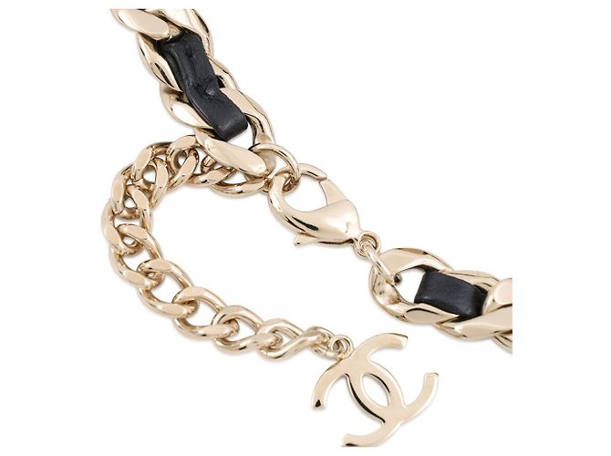 Colar choker Chanel em couro e metal - vista 5
