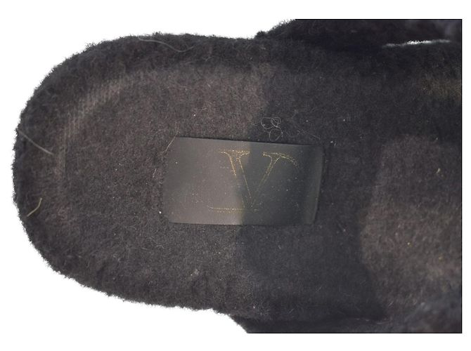 Valentino Garavani Sandali Roman Stud Shearling Neri - vista 12
