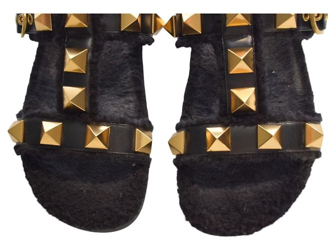 Valentino Garavani Sandali Roman Stud Shearling Neri - vista 13
