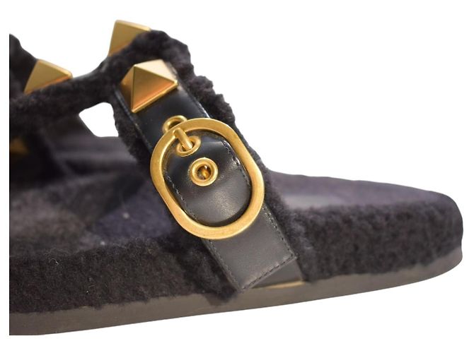 Valentino Garavani Sandali Roman Stud Shearling Neri - vista 14