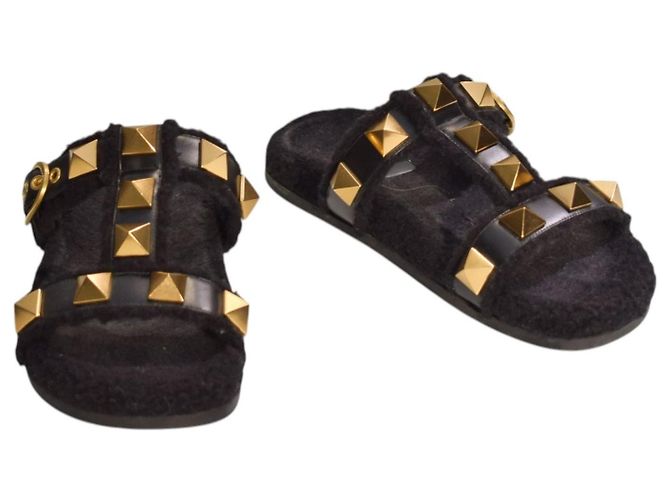 Valentino Garavani Sandali Roman Stud Shearling Neri - vista 5