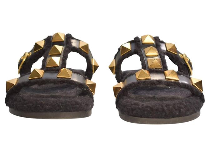 Valentino Garavani Sandali Roman Stud Shearling Neri - vista 9