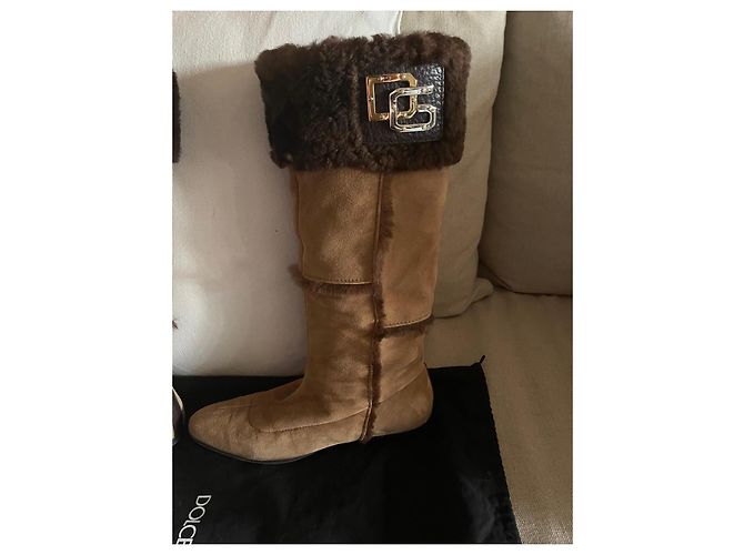 Dolce & Gabbana Braune hohe Wildlederstiefel mit Pelzbesatz - Ansicht 4