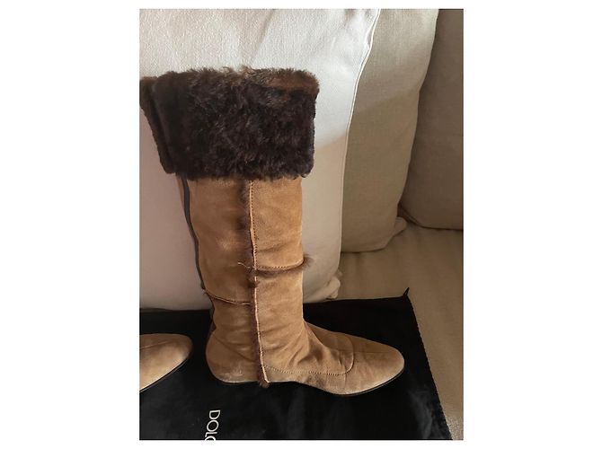 Dolce & Gabbana Braune hohe Wildlederstiefel mit Pelzbesatz - Ansicht 5