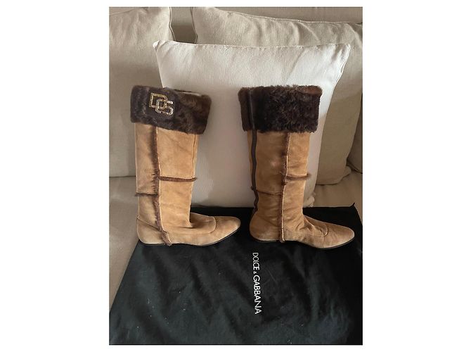 Dolce & Gabbana Braune hohe Wildlederstiefel mit Pelzbesatz - Ansicht 7