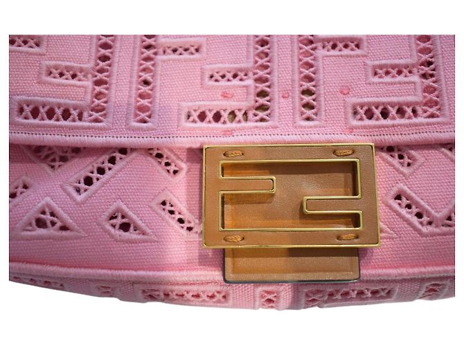 Fendi Baguette Borsa a tracolla in tela rosa FF Broderie Anglaise - vista 13