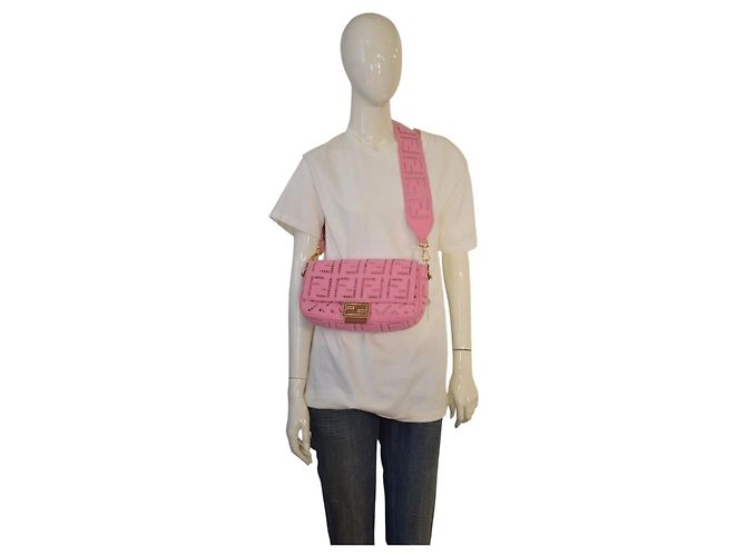 Fendi Baguette Borsa a tracolla in tela rosa FF Broderie Anglaise - vista 19