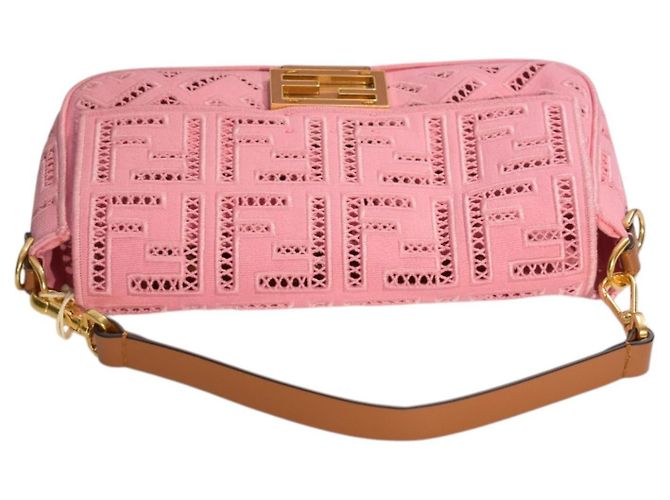 Fendi Baguette Borsa a tracolla in tela rosa FF Broderie Anglaise - vista 8