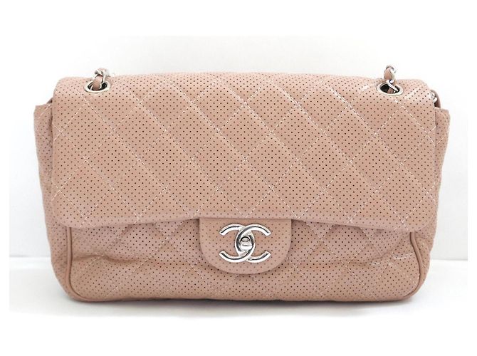 Chanel Classique Flap Bag em couro perfurado bege - vista 2