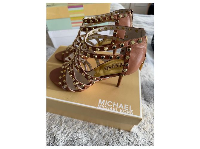 Sandali con tacco Michael Kors borchiati marroni - vista 2