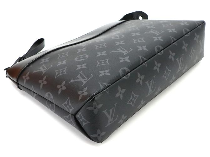Louis Vuitton Monogram Eclipse Pochette Voyage Souple Clutch Handbag - vista 5