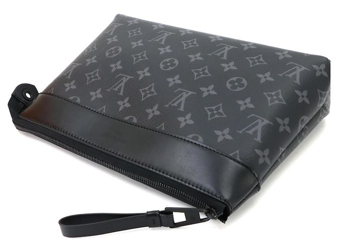 Louis Vuitton Monogram Eclipse Pochette Voyage Souple Clutch Handbag - vista 6