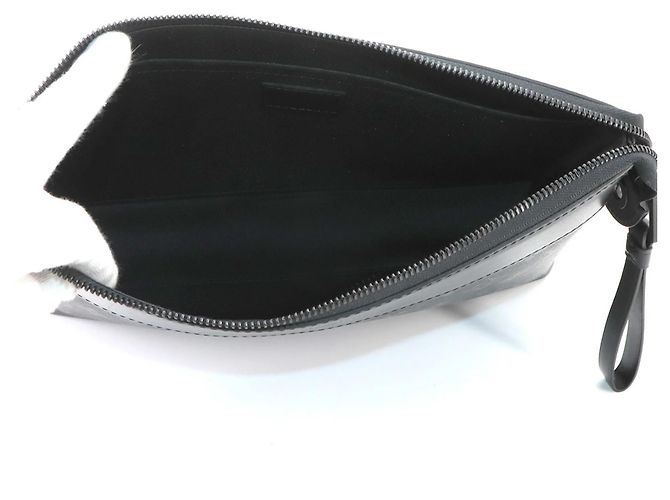 Louis Vuitton Monogram Eclipse Pochette Voyage Souple Clutch Handbag - vista 7