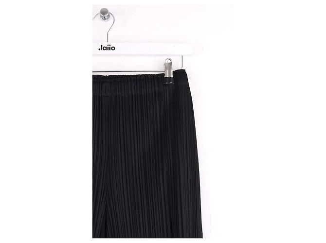 Pleats Please Schwarze gerade Hose - Ansicht 2