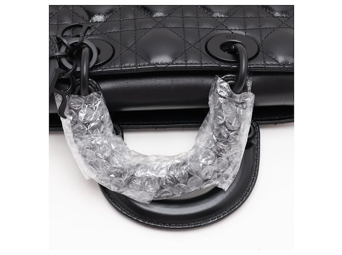 Dior  mala Lady D-Joy Small em pele de vitela e verniz Cannage com pega superior Black - vista 5