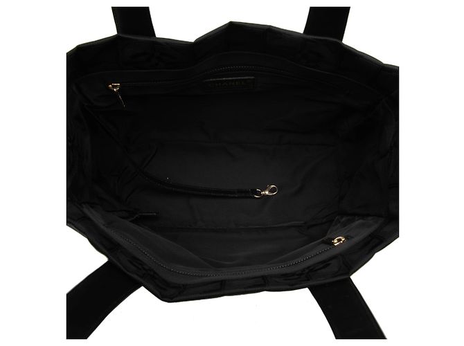 Borsa tote Chanel New Travel Line in nylon nero - vista 4
