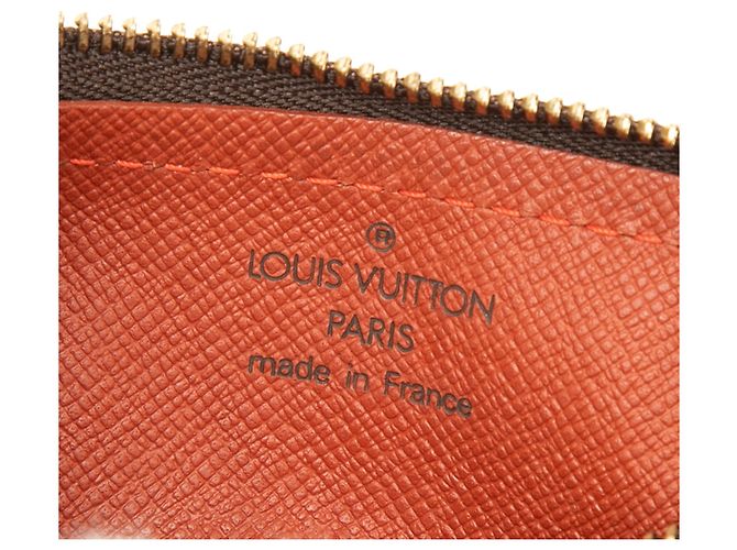 Bolso de mano Louis Vuitton Damier Ebene Papillon Pochette Marrón - vista 5