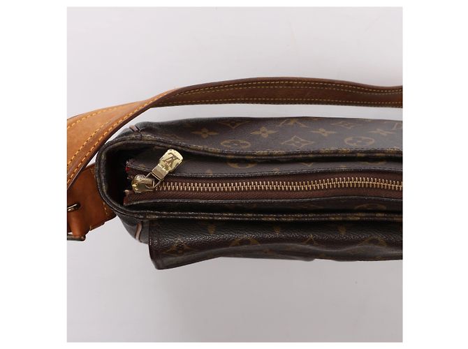 Borsa a tracolla Louis Vuitton Viva-Cité GM Monogram in marrone M51163 - vista 10