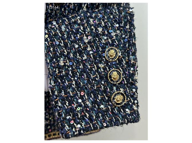 Chanel Castle Serie Strickjacke aus Tweed mit Pailletten - Ansicht 4