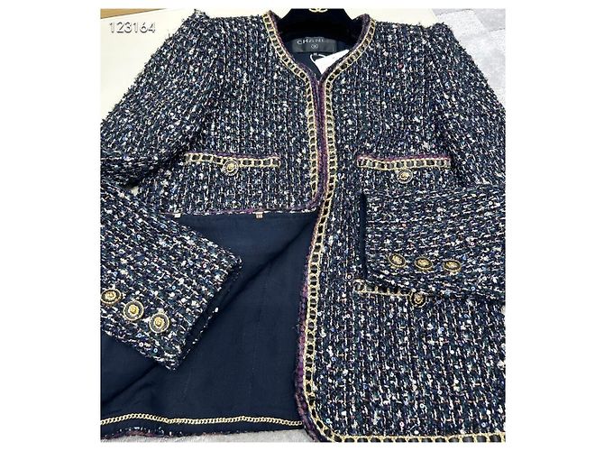 Chanel Castle Serie Strickjacke aus Tweed mit Pailletten - Ansicht 5