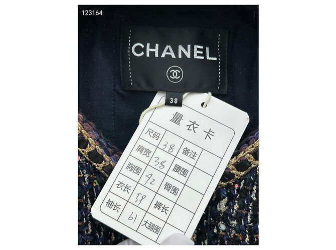 Chanel Castle Serie Strickjacke aus Tweed mit Pailletten - Ansicht 6