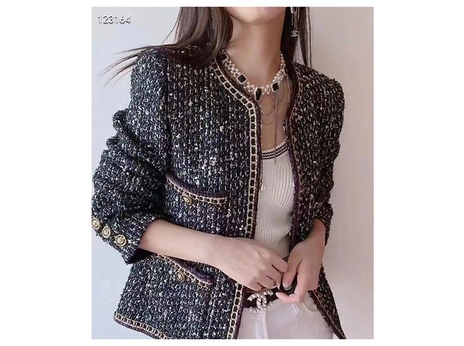 Chanel Castle Serie Strickjacke aus Tweed mit Pailletten - Ansicht 8
