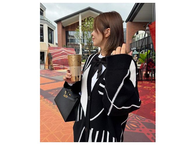 Abrigo Hermès Negro de Cashmere con Patrón Geométrico Talla 38 - vista 4