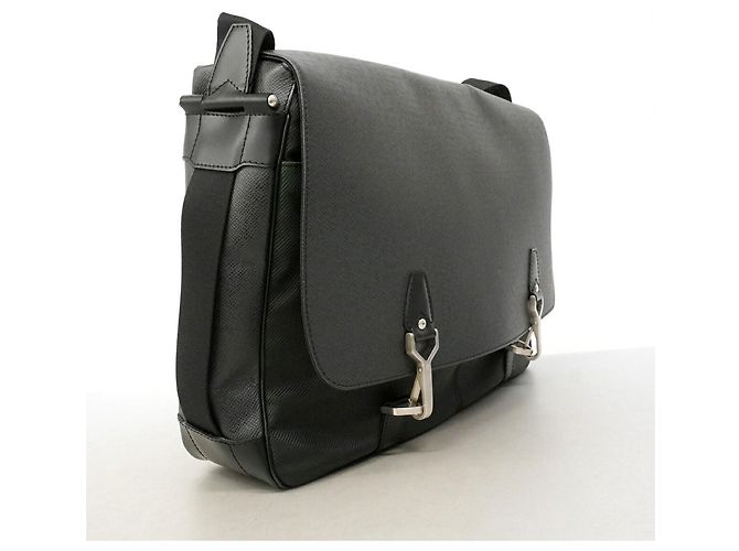 Sac à épaule Louis Vuitton Taiga Delsu - vue 2