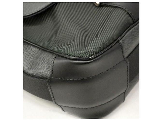 Sac à épaule Louis Vuitton Taiga Delsu - vue 6