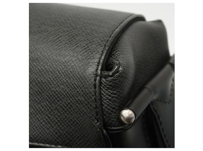 Sac à épaule Louis Vuitton Taiga Delsu - vue 7