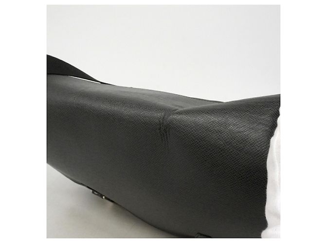 Sac à épaule Louis Vuitton Taiga Delsu - vue 8