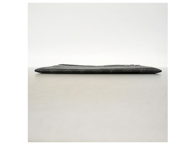 Louis Vuitton Monogram Eclipse Pochette Discovery Clutch Bag - vista 3