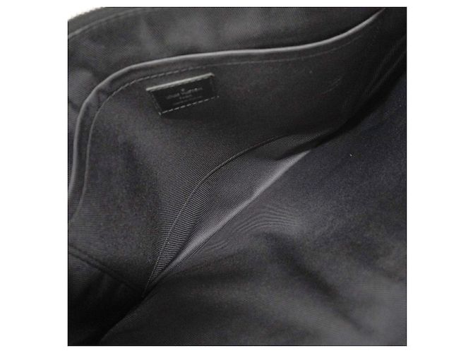 Louis Vuitton Monogram Eclipse Pochette Discovery Clutch Bag - vista 4