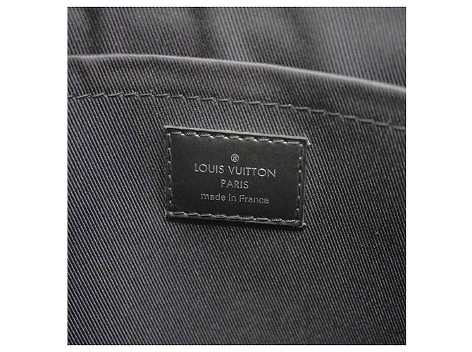 Louis Vuitton Monogram Eclipse Pochette Discovery Clutch Bag - vista 5