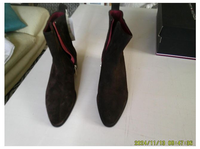 Botines Tommy Hilfiger de ante marrón - vista 3
