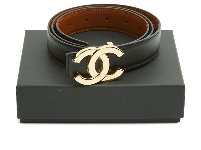 Cinto Chanel reversível em couro Preto e Camel com fivela CC dourada - vista 4
