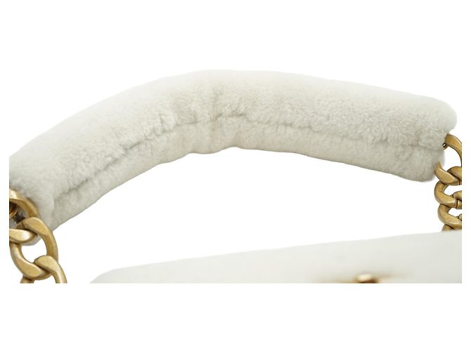 Chanel Bolsa de ombro com corrente e aba em shearling matelassê - vista 10
