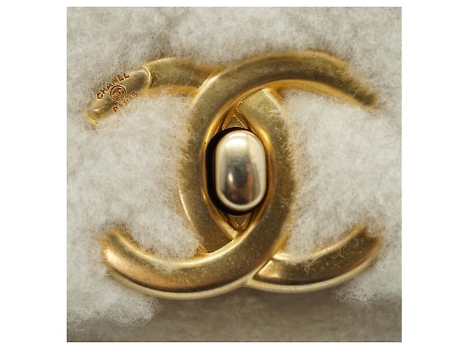 Chanel Bolsa de ombro com corrente e aba em shearling matelassê - vista 11