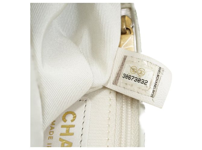 Chanel Bolsa de ombro com corrente e aba em shearling matelassê - vista 16