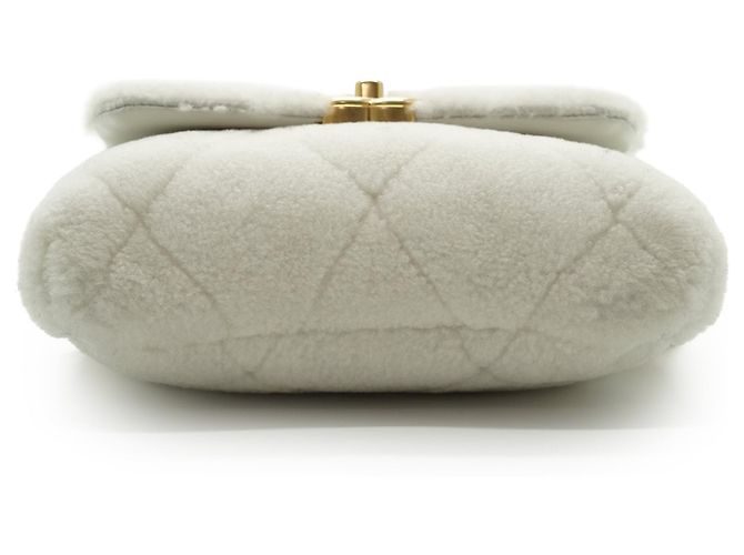 Chanel Bolsa de ombro com corrente e aba em shearling matelassê - vista 5