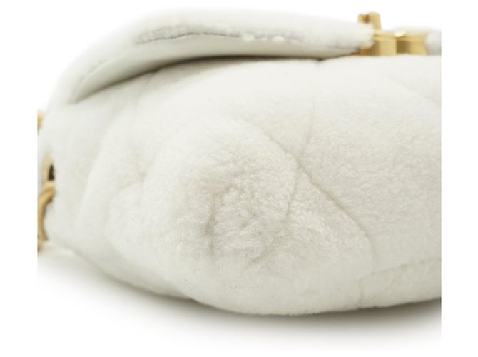 Chanel Bolsa de ombro com corrente e aba em shearling matelassê - vista 6