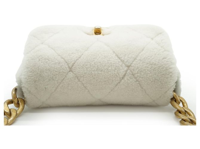 Chanel Bolsa de ombro com corrente e aba em shearling matelassê - vista 8
