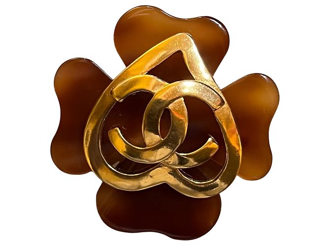 Spilla a forma di cuore trifoglio in resina e placcato oro Chanel CC - vista 3