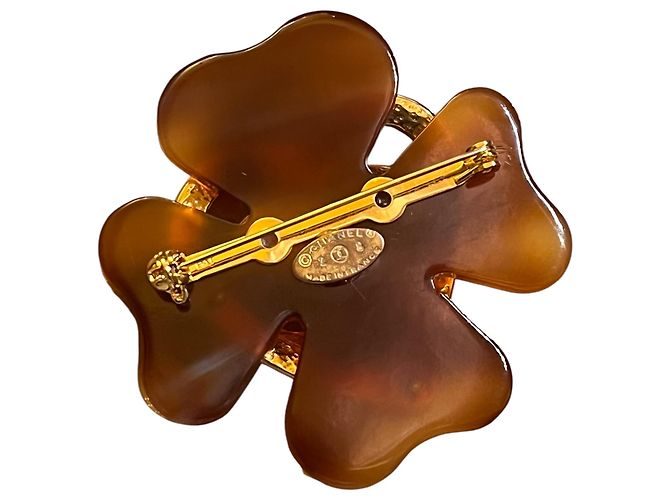 Spilla a forma di cuore trifoglio in resina e placcato oro Chanel CC - vista 4