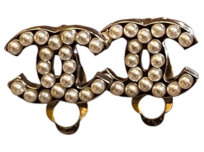 Chanel CC vergoldete Clip-On-Ohrringe mit Kunstperlen - Ansicht 2