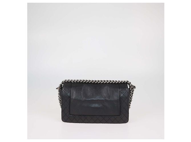 Chanel Boy Flap Bag Medium Reverso aus schwarzem Leder - Ansicht 3